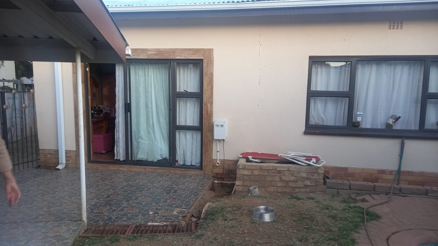 4 Bedroom Property for Sale in Elandia North West